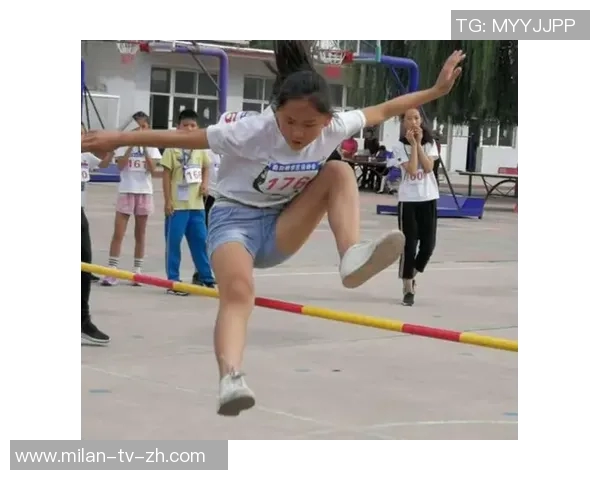 快乐的足球比赛让我收获友谊与成长的一年级作文